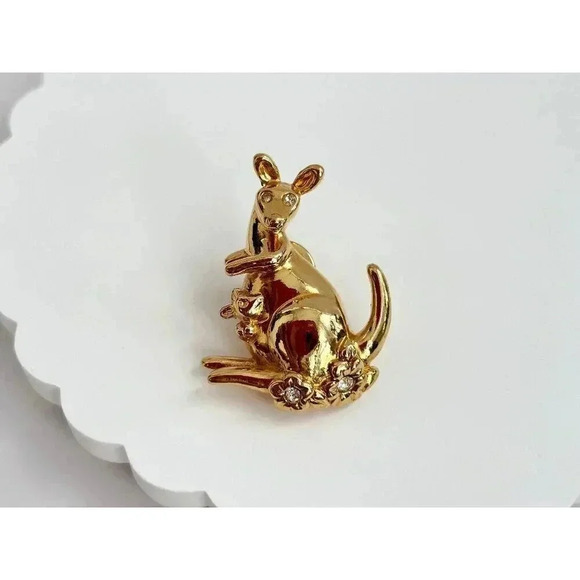 Vintage Gold Tone Rhinestone Kangaroo + Joey Retro Brooch Pin - Picture 1 of 7